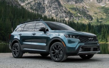 2023-Kia-Sorento-vs-2023-Toyota-Highlander-Comparison-Kelley.jpg